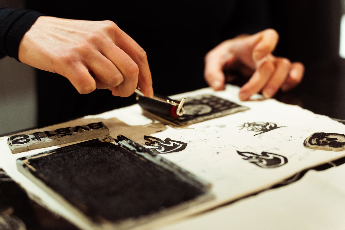 T-krekls ar linogriezumu apdruku